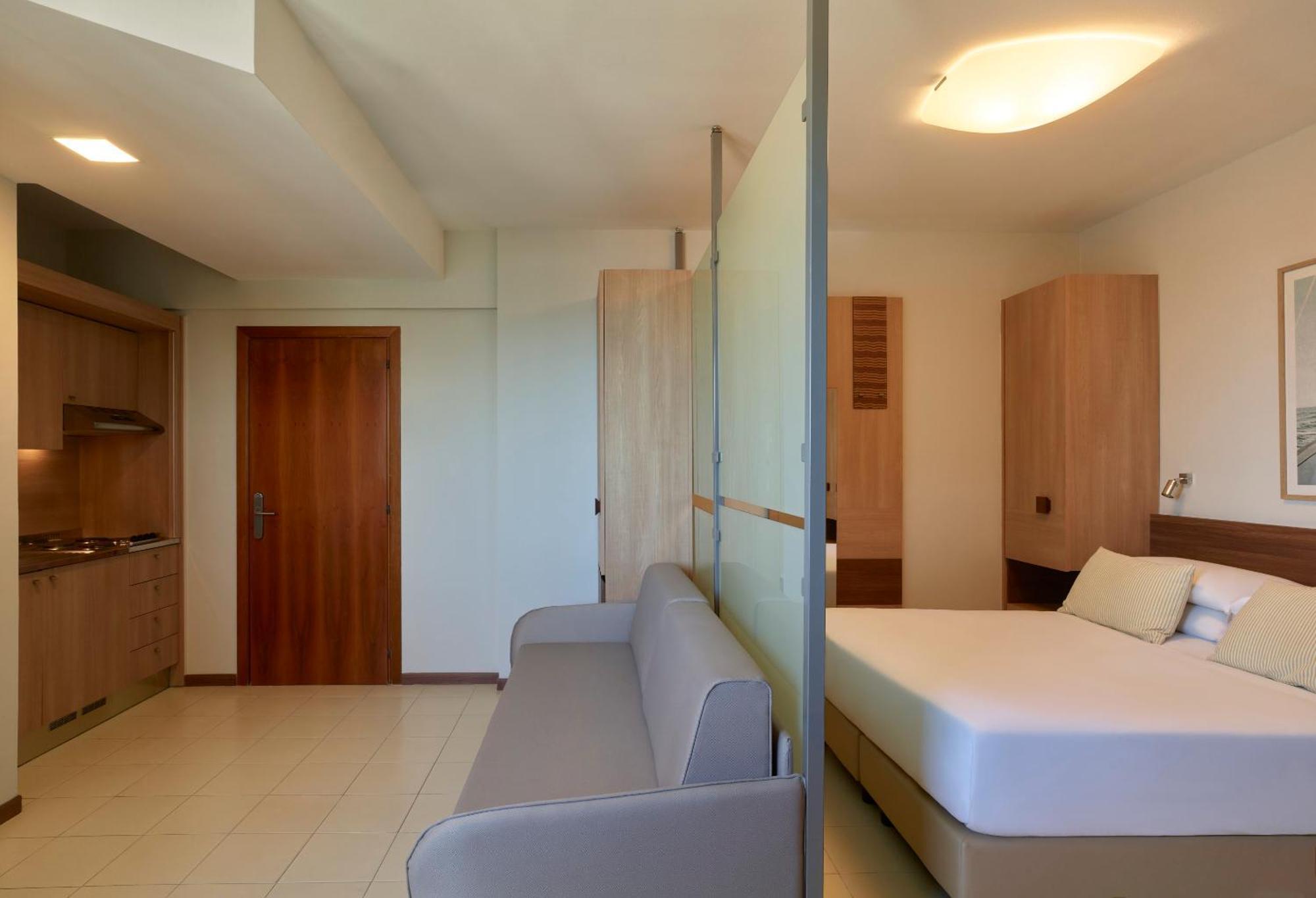 Serena Majestic Residence Montesilvano Marina Zimmer foto