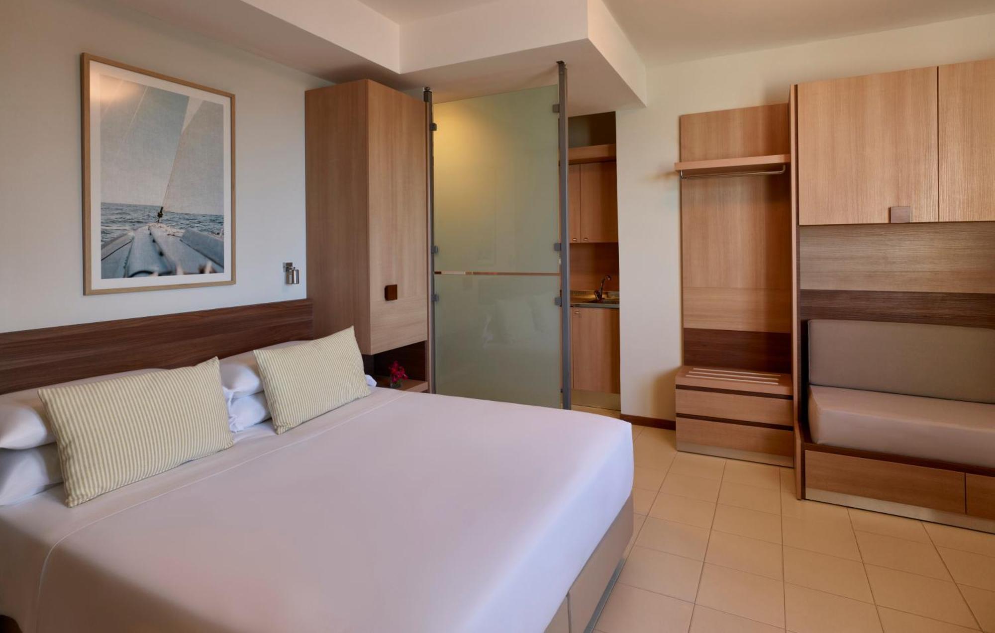 Serena Majestic Residence Montesilvano Marina Zimmer foto