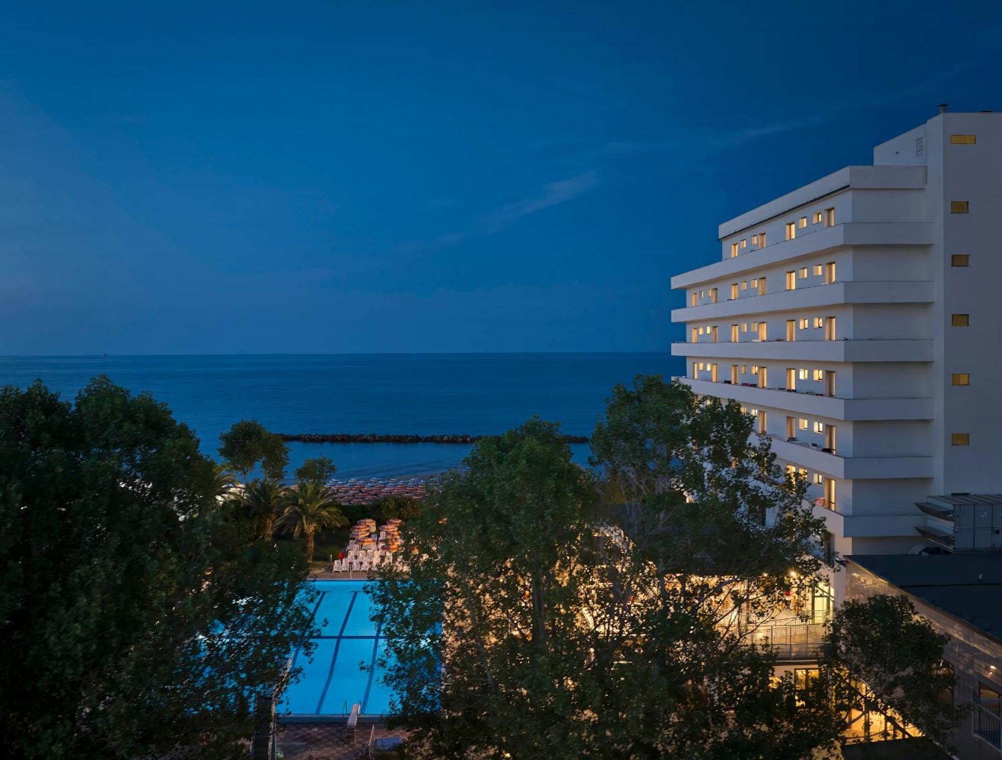 Serena Majestic Residence Montesilvano Marina Exterior foto